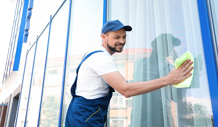 3 Insider Tips to Cleaning Office Windows to Keep Your Space Luxurious